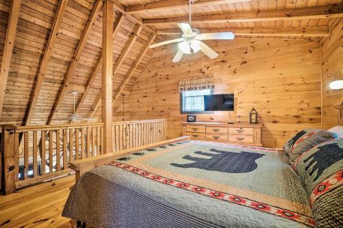 Epworth Escape With Deck, Fire Pit, Hot Tub, Views!