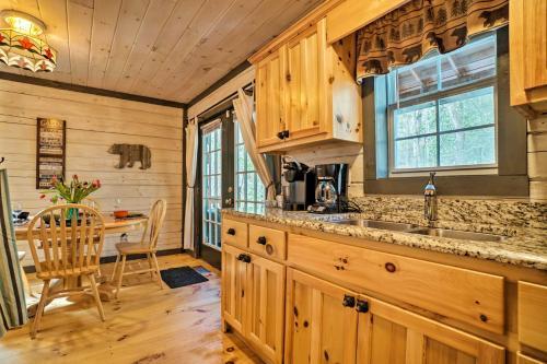 Epworth Escape With Deck, Fire Pit, Hot Tub, Views!