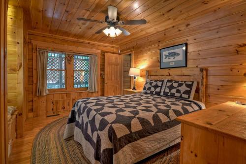 Thunder Falls- Cabin Perched Over 10ft Waterfalls!