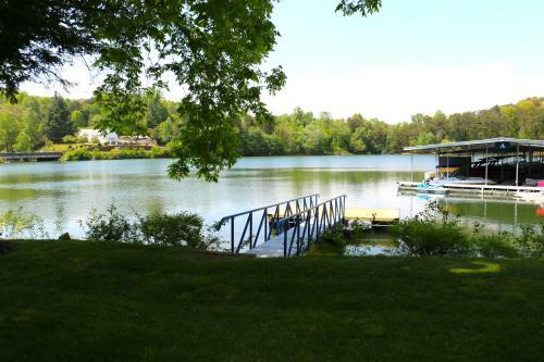 Hotel Boundary Waters Resort & Marina