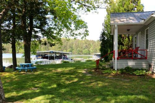 Hotel Boundary Waters Resort & Marina