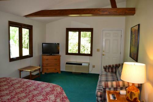 Hotel Boundary Waters Resort & Marina