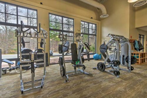 Pet-friendly Getaway With Big Canoe Resort Perks!