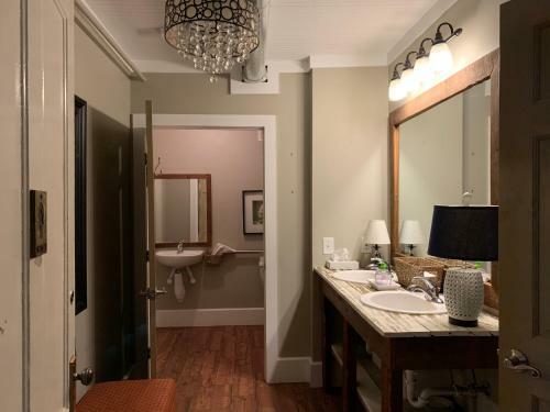 Hotel Woodbridge Inn
