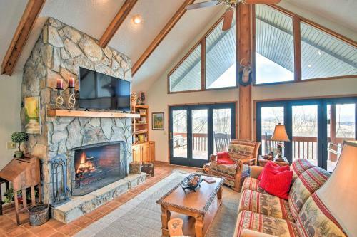 Home With Hot Tub, Bbq, Game Room And Lake Views