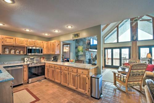 Home With Hot Tub, Bbq, Game Room And Lake Views
