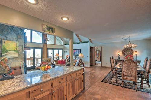 Home With Hot Tub, Bbq, Game Room And Lake Views