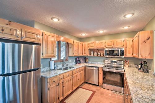 Home With Hot Tub, Bbq, Game Room And Lake Views