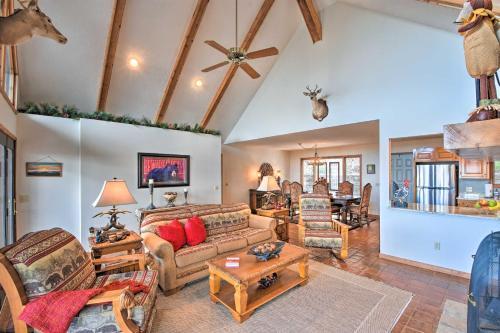 Home With Hot Tub, Bbq, Game Room And Lake Views