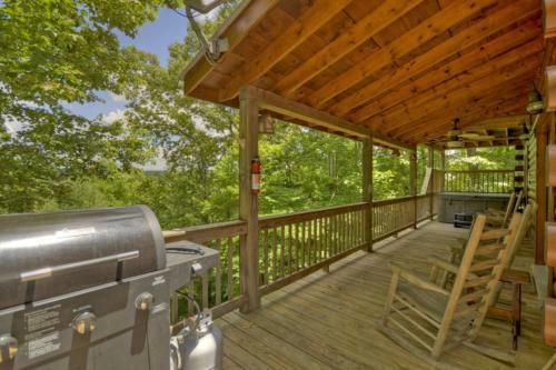 Bear Ridge Hideaway- Secluded Mtn View