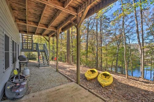 Lake Hartwell Waterfront Getaway With Fire Pit!