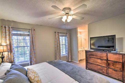 Lake Hartwell Waterfront Getaway With Fire Pit!