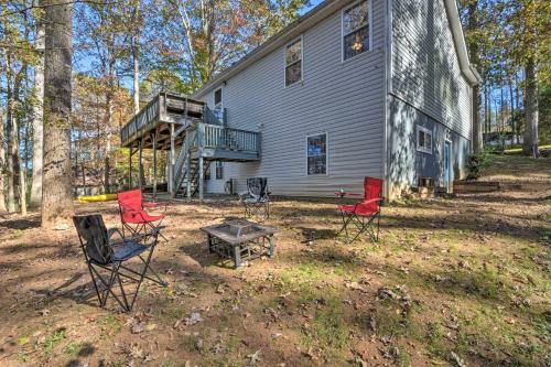 Lake Hartwell Waterfront Getaway With Fire Pit!