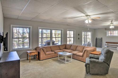 Lake Hartwell Waterfront Getaway With Fire Pit!