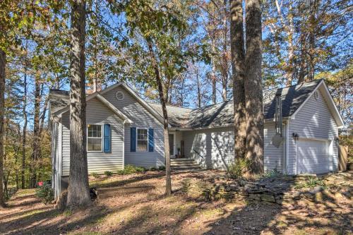 Lake Hartwell Waterfront Getaway With Fire Pit!