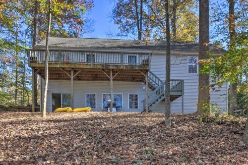 Lake Hartwell Waterfront Getaway With Fire Pit!