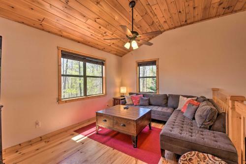 Spacious Cabin With Furnished Deck And Fire Pit!