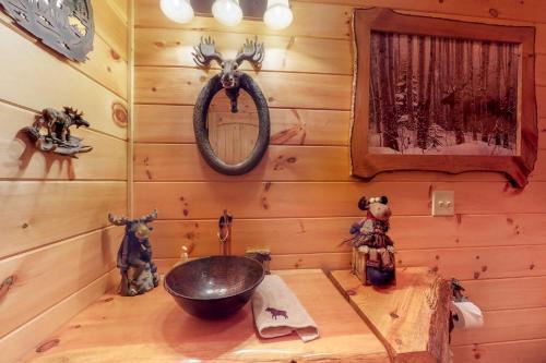 Cinnamon Bear Lodge