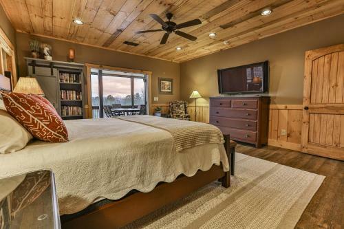 Eagles Crest - Long Range Layered Mountain Views In Peaceful Neighborhood!