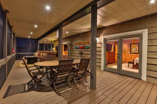 Eagles Crest - Long Range Layered Mountain Views In Peaceful Neighborhood!