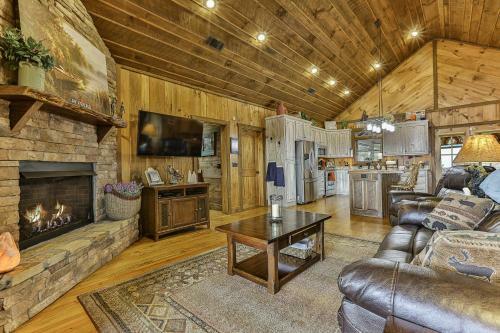 Eagles Crest - Long Range Layered Mountain Views In Peaceful Neighborhood!