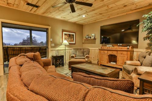 Eagles Crest - Long Range Layered Mountain Views In Peaceful Neighborhood!