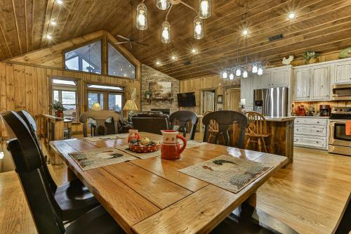 Eagles Crest - Long Range Layered Mountain Views In Peaceful Neighborhood!