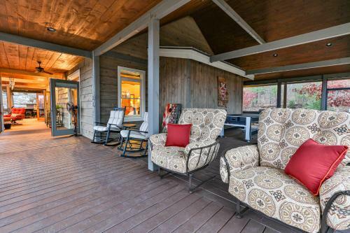 Eagles Crest - Long Range Layered Mountain Views In Peaceful Neighborhood!