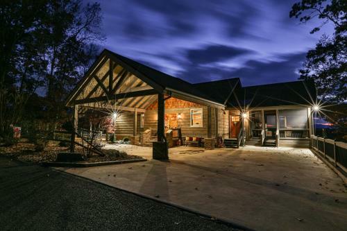 Eagles Crest - Long Range Layered Mountain Views In Peaceful Neighborhood!