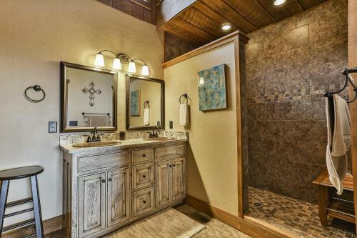 Eagles Crest - Long Range Layered Mountain Views In Peaceful Neighborhood!