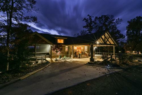 Eagles Crest - Long Range Layered Mountain Views In Peaceful Neighborhood!