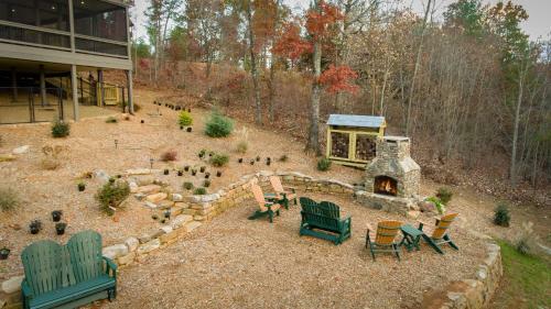 Eagles Crest - Long Range Layered Mountain Views In Peaceful Neighborhood!