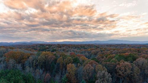 Eagles Crest - Long Range Layered Mountain Views In Peaceful Neighborhood!