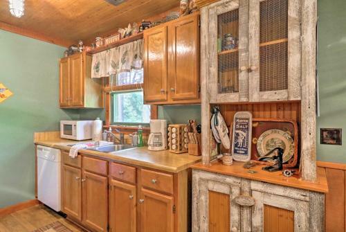 Cozy Pine Mountain Cabin With Screened Porch And Yard!