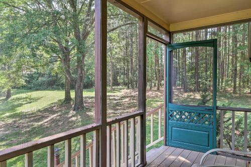 Cozy Pine Mountain Cabin With Screened Porch And Yard!