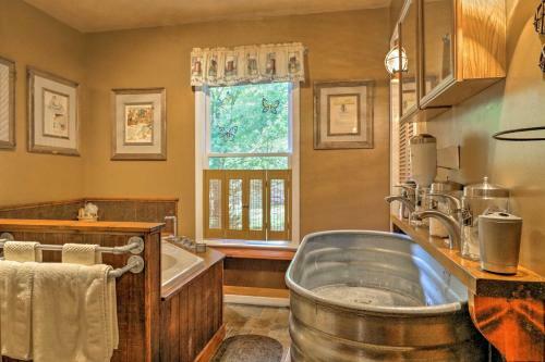 Cozy Pine Mountain Cabin With Screened Porch And Yard!