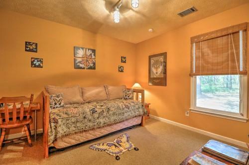 Cozy Pine Mountain Cabin With Screened Porch And Yard!