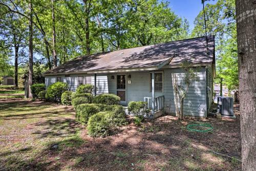 Lakefront Milledgeville Cabin Private Dock, Porch
