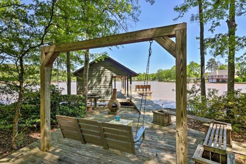 Lakefront Milledgeville Cabin Private Dock, Porch