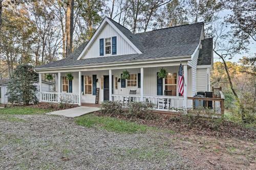 Lake Sinclair Haven With Dock, Fire Pit And Kayak