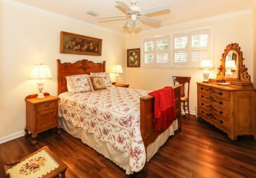 120 Druid Oaks Lane