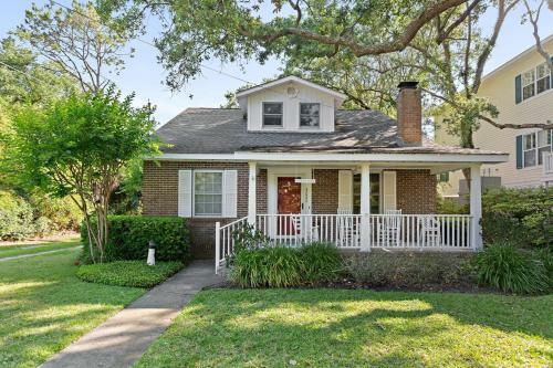 Large And Bright East Beach Home!