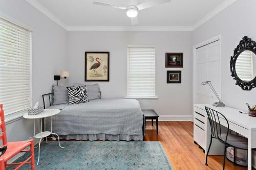 Large And Bright East Beach Home!