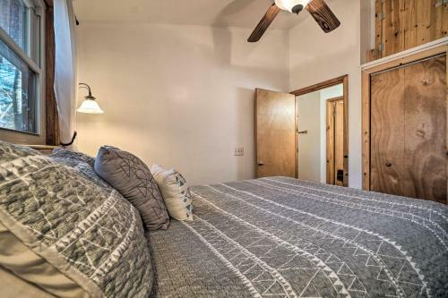 Pet-friendly Wanderlust Cabin 5mi To Helen!