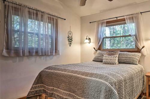 Pet-friendly Wanderlust Cabin 5mi To Helen!