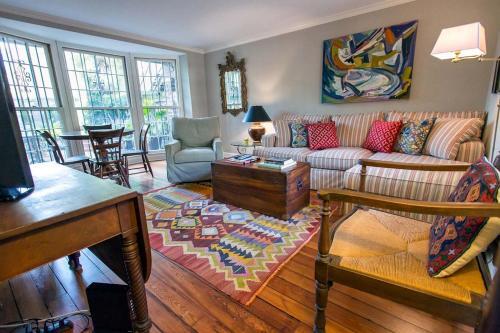 Gardenview On Calhoun By Lucky Savannah
