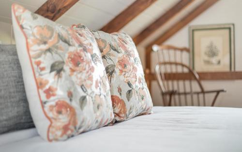 Freeman's Cottage By Lucky Savannah