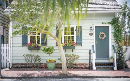 Freeman's Cottage By Lucky Savannah
