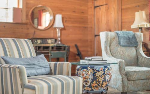 Freeman's Cottage By Lucky Savannah
