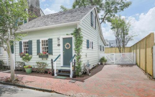 Freeman's Cottage By Lucky Savannah